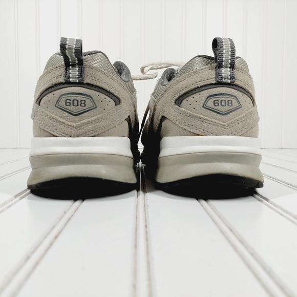 New Balance Mens Casual Comfort Running Shoe Athleisure Sneakers F405
